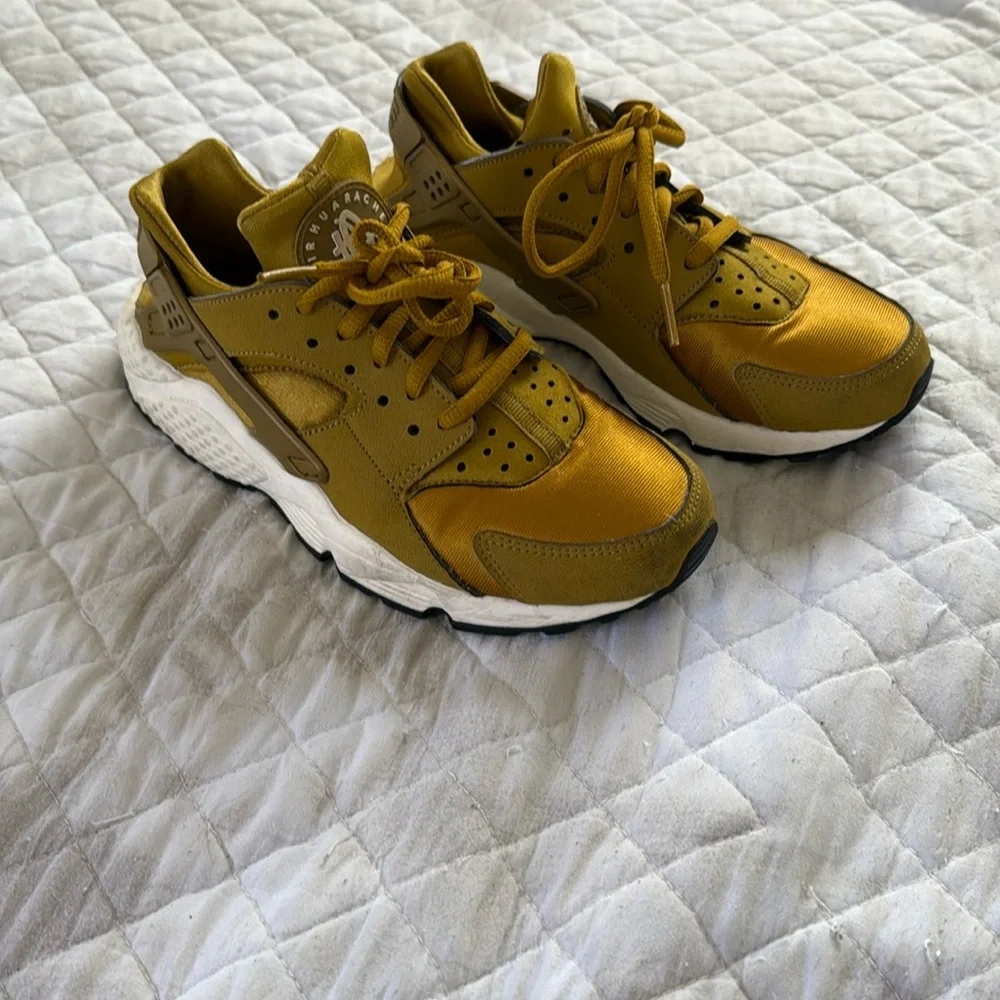 Nike Bronzine Huarache Sneakers - Picture 3 of 9